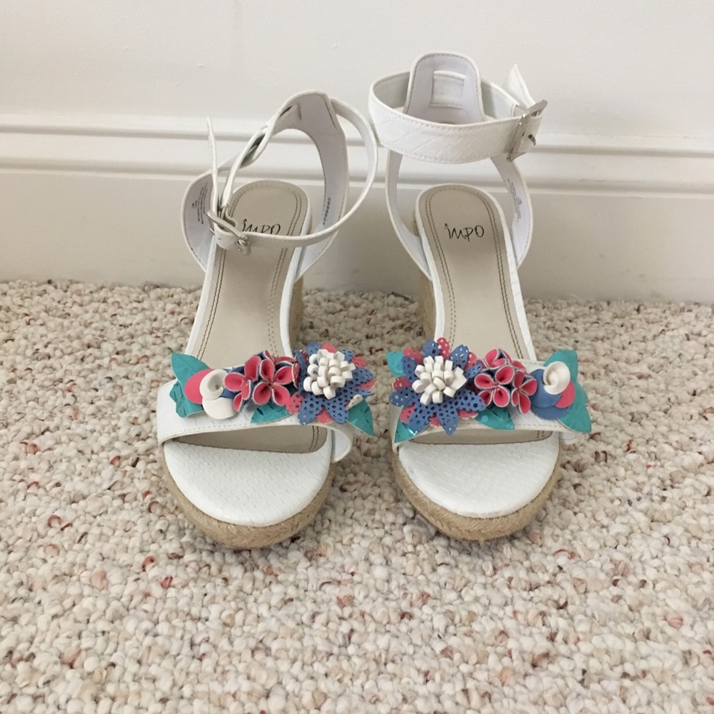Impo wedge heels with flower details